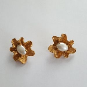 Gold and pearl earrings